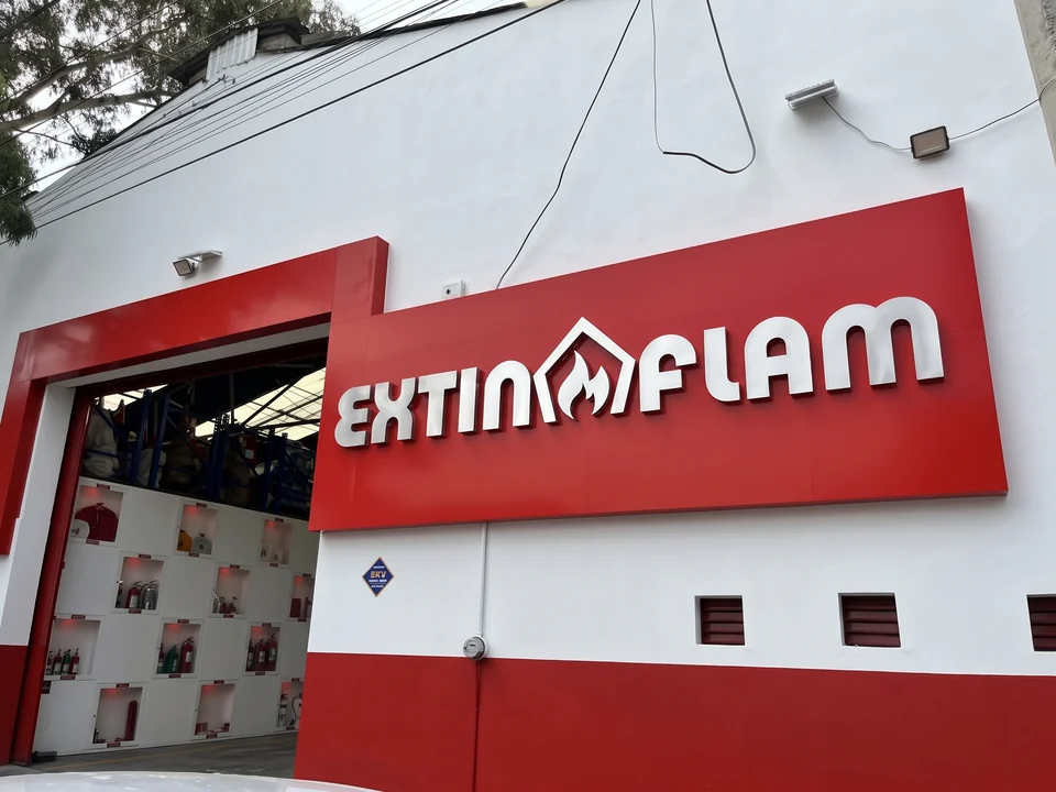 Fachada de la tienda EXTIN FLAM en Congreso 37, colonia Federal, Ciudad de México